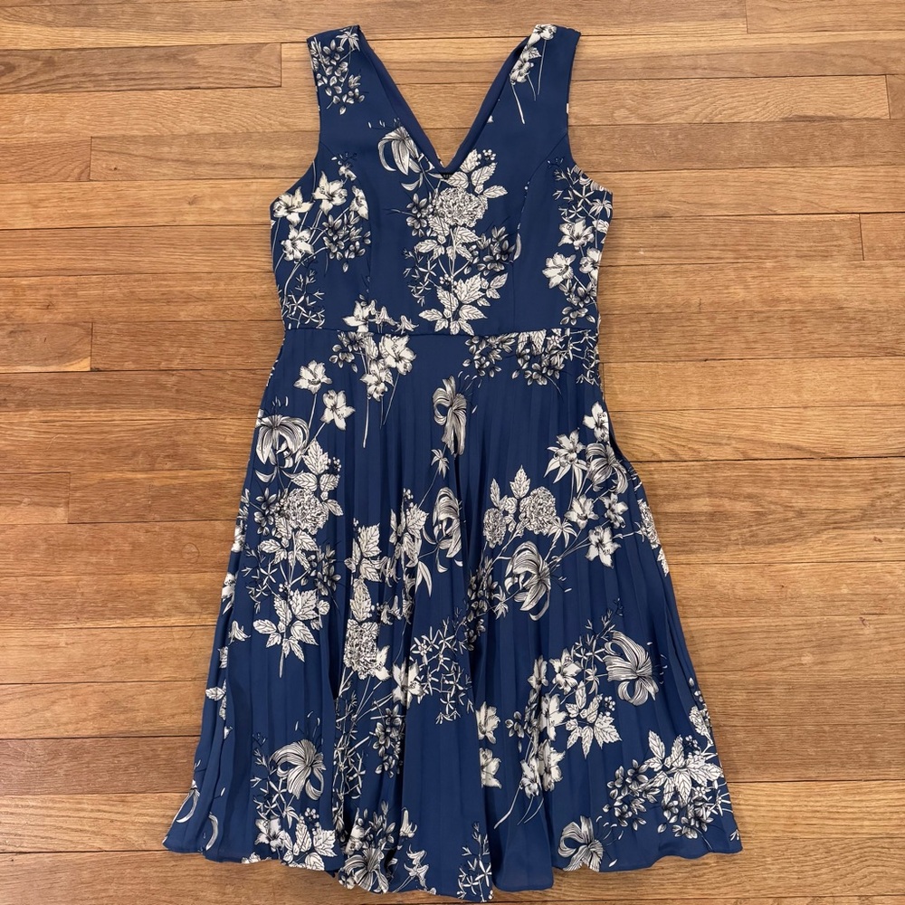 Banana Republic Blue Floral Pleated Mini Dress Size 4
 b5
